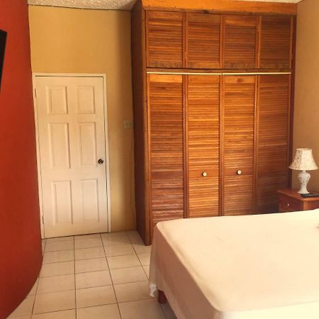 Yaad Hostel Монтего Бей Екстериор снимка