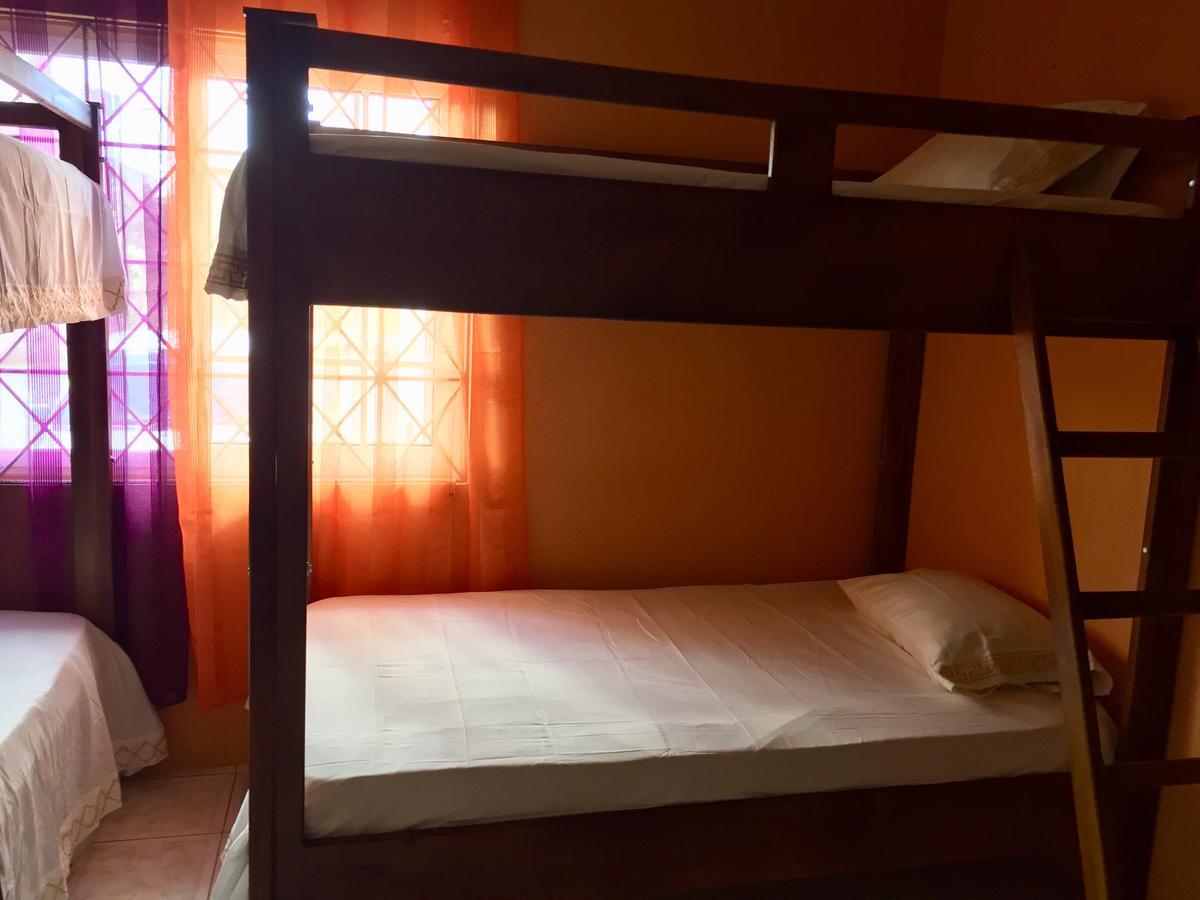 Yaad Hostel Монтего Бей Екстериор снимка