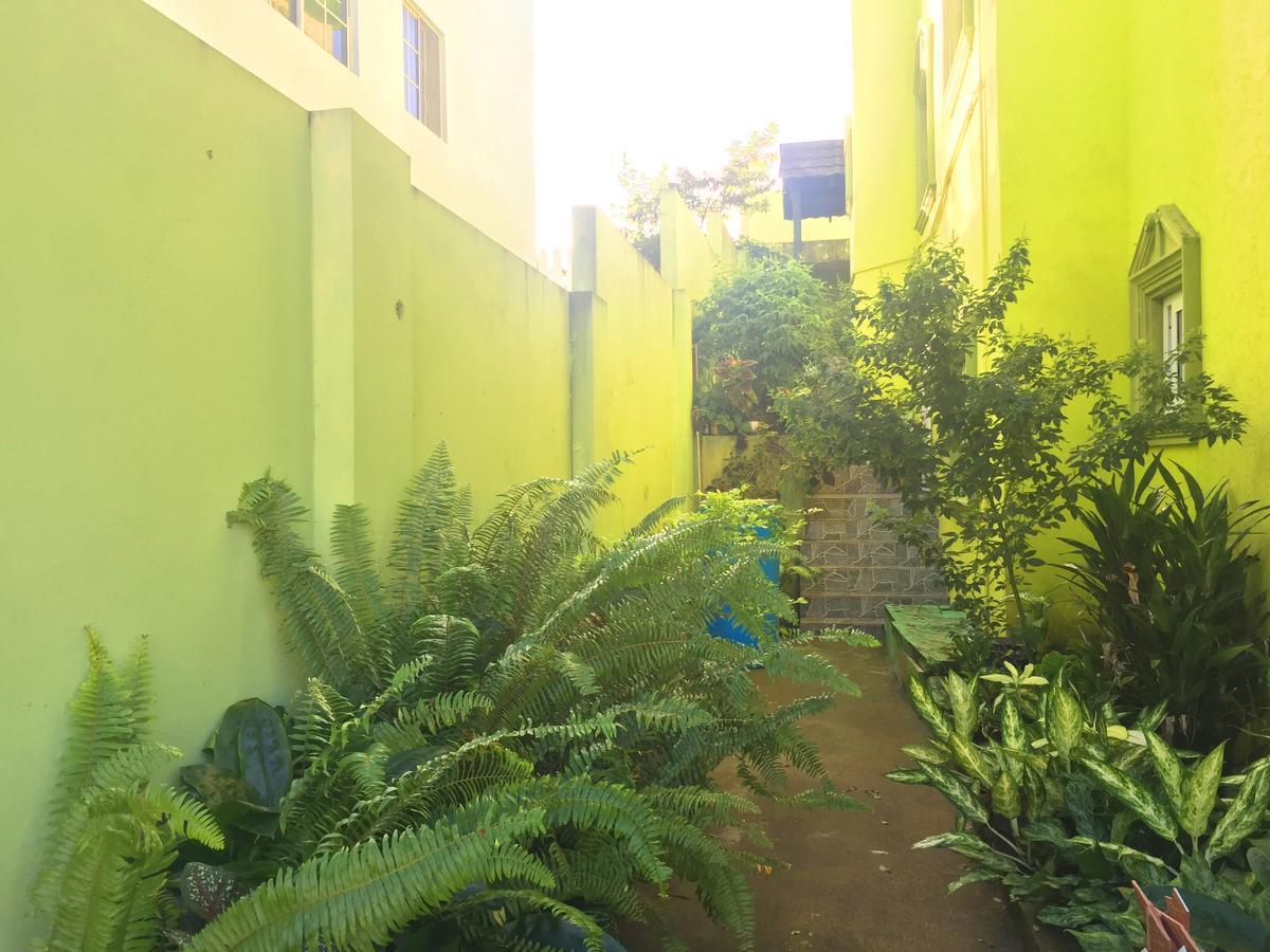 Yaad Hostel Монтего Бей Екстериор снимка