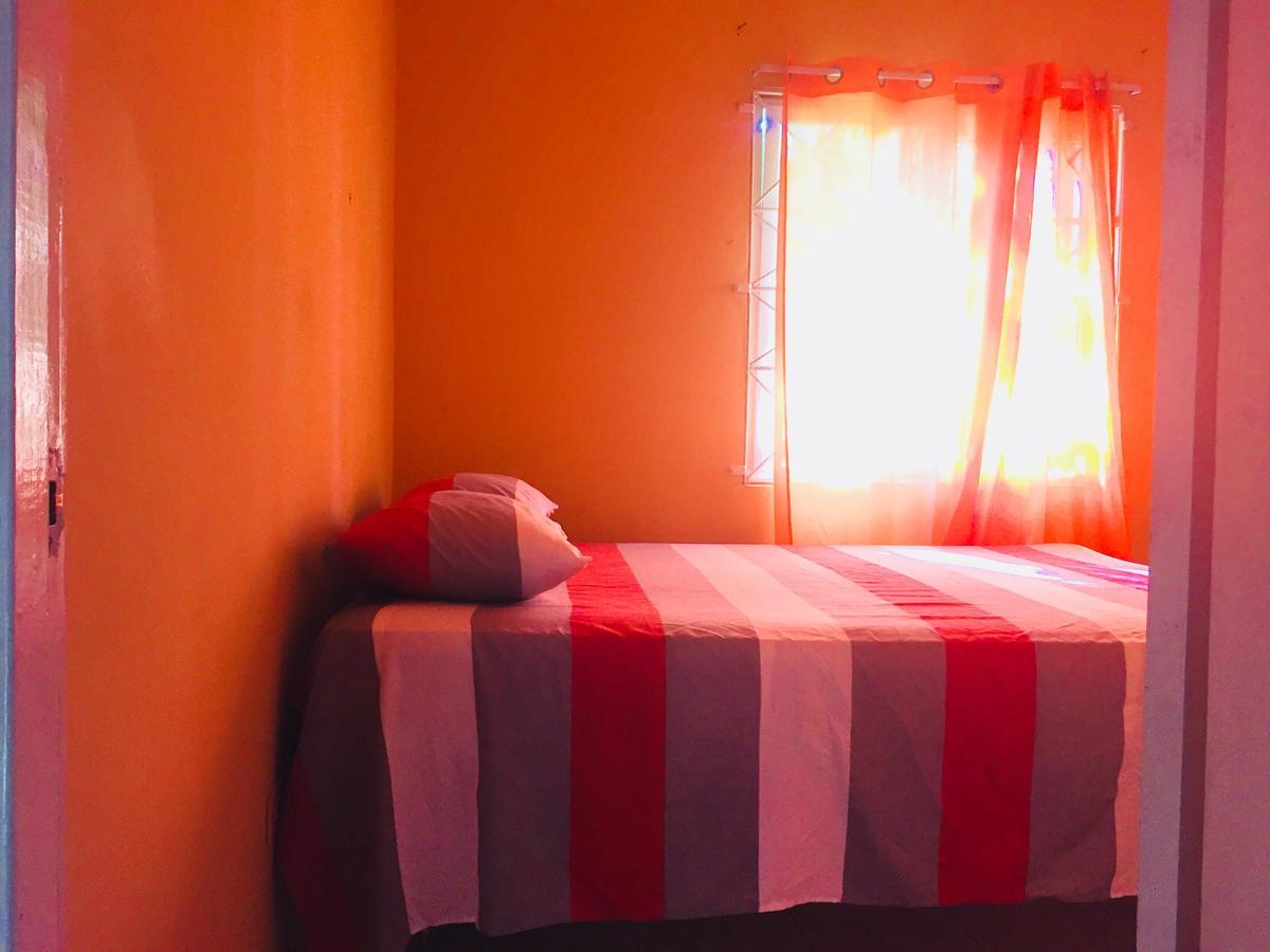 Yaad Hostel Монтего Бей Екстериор снимка