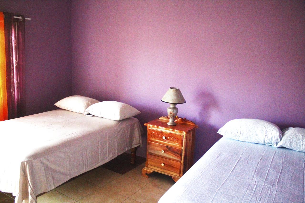 Yaad Hostel Монтего Бей Екстериор снимка
