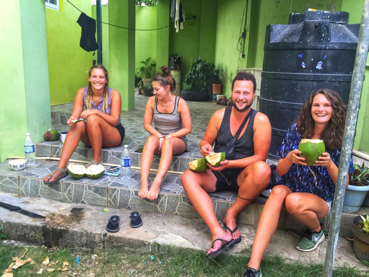 Yaad Hostel Монтего Бей Екстериор снимка